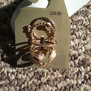 Set of 5 gold and crystal rings